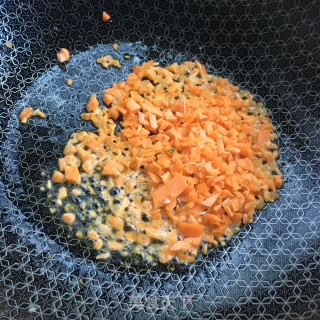 韭薹胡萝卜蛋炒饭的做法步骤：6