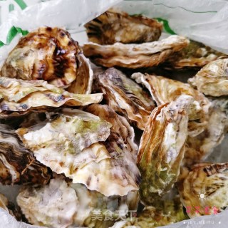蒜蓉生蚝蒸粉丝的做法步骤：1