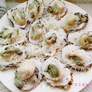 蒜蓉生蚝蒸粉丝的做法步骤：3