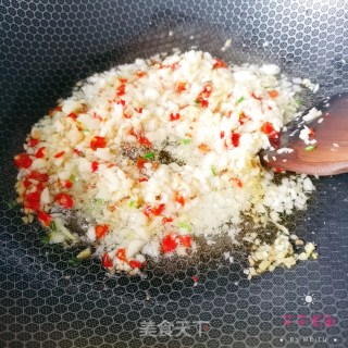 蒜蓉生蚝蒸粉丝的做法步骤：6