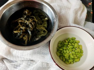 雪里蕻拌毛豆的做法步骤：1