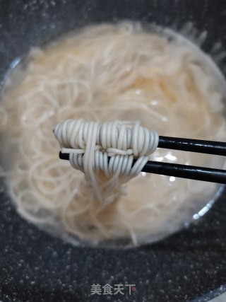 番茄酸汤面的做法步骤：7