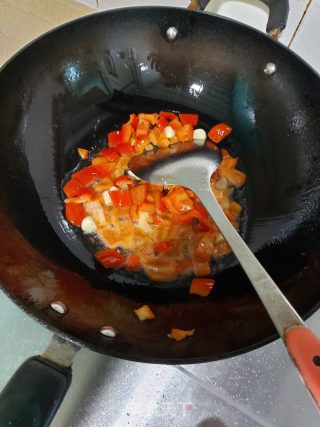 红椒炒鸡胸肉的做法步骤：3