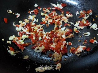 虾皮剁椒炒鸡蛋的做法步骤：5