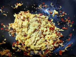 虾皮剁椒炒鸡蛋的做法步骤：6