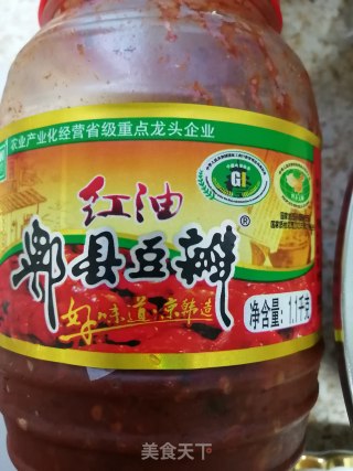 红油豆瓣酱炒花菜的做法步骤：2