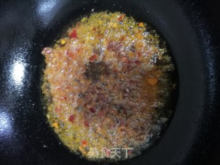 红油豆瓣酱炒花菜的做法步骤：3