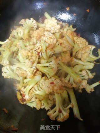 红油豆瓣酱炒花菜的做法步骤：4