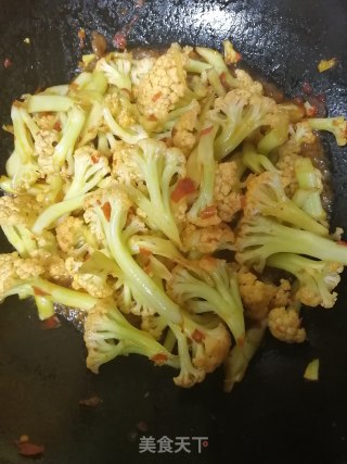 红油豆瓣酱炒花菜的做法步骤：5