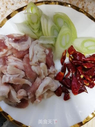 五花肉宽粉炖奶白菜的做法步骤：4