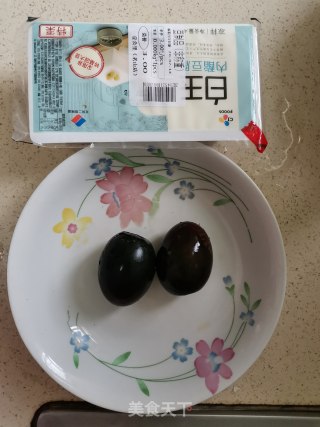 皮蛋豆腐的做法步骤：1