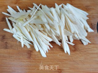 肉丝炒茭白的做法步骤：2