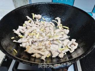 肉丝炒茭白的做法步骤：6