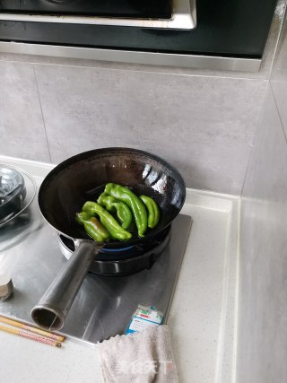 虎皮辣子罐的做法步骤：3