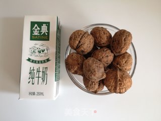 牛奶核桃露的做法步骤：1