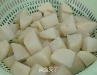 鸡肉焖薯仔的做法步骤：2