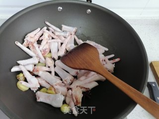 红烧鸡爪的做法步骤：3