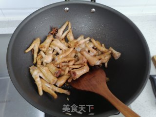 红烧鸡爪的做法步骤：4