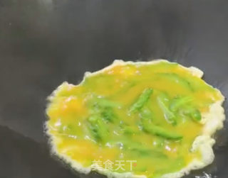 苦瓜煎蛋饼的做法步骤：3