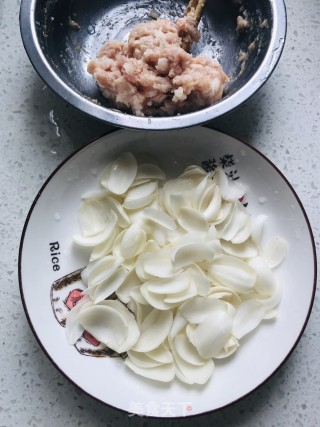 百合酿肉的做法步骤：4