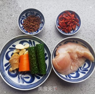 麻辣鸡丝的做法步骤：1