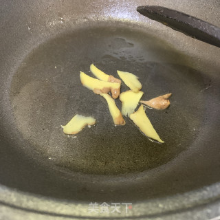 土豆炒鸡块的做法步骤：3
