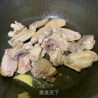 土豆炒鸡块的做法步骤：4