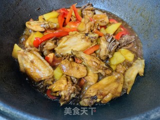 土豆炒鸡块的做法步骤：10