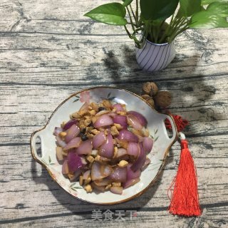 香菇鸡丁炒洋葱的做法步骤：6