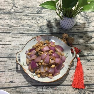 香菇鸡丁炒洋葱的做法步骤：7