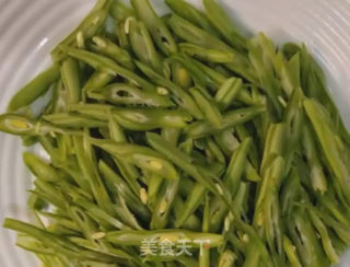 快炒四季豆的做法步骤：1