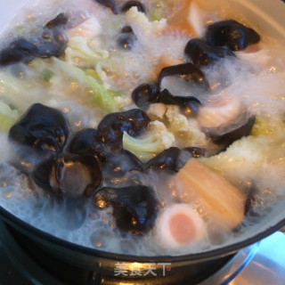上汤木耳炖时蔬的做法步骤：8