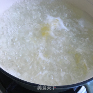 生滚窝蛋牛肉粥的做法步骤：5
