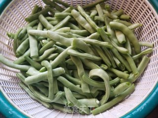 王子菇炒四季豆的做法步骤：5