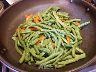 王子菇炒四季豆的做法步骤：8