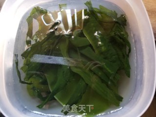 三文鱼头海带豆腐汤的做法步骤：1