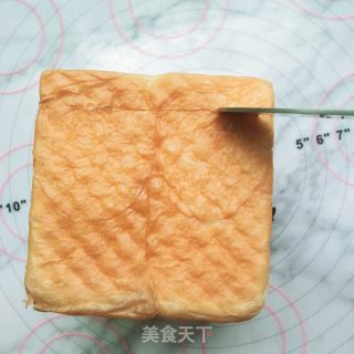冰淇淋水果厚多士的做法步骤：1