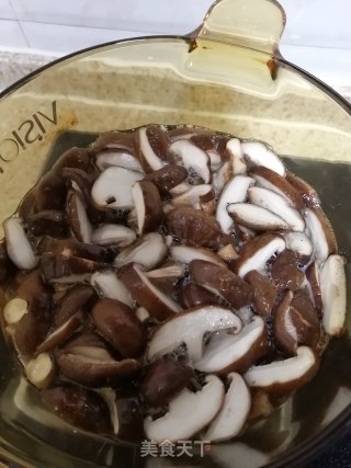 小炒香菇荷包蛋的做法步骤：3