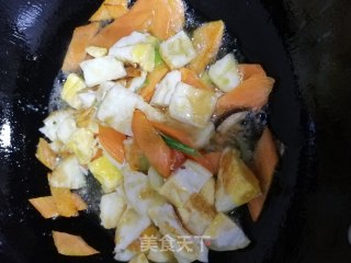 小炒香菇荷包蛋的做法步骤：8