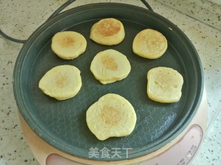 奶香玉米面饼的做法步骤：5