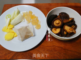 香菇鸡腿粉#简单快手餐#的做法步骤：2