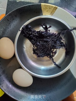 紫菜煎蛋的做法步骤：1