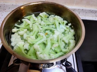 西红柿炒有机菜花的做法步骤：3