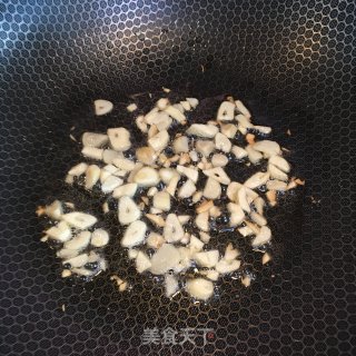 蒜片炒红薯叶的做法步骤：2