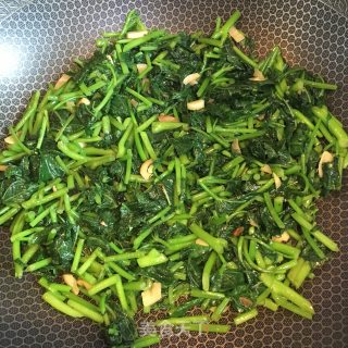 蒜片炒红薯叶的做法步骤：3