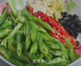 香辣荷包蛋的做法步骤：1
