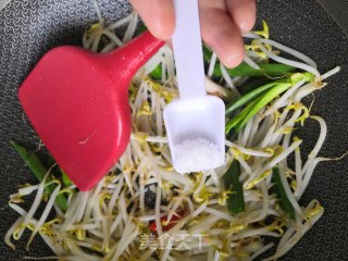 清炒豆芽的做法步骤：6