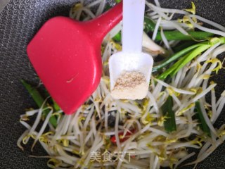 清炒豆芽的做法步骤：7