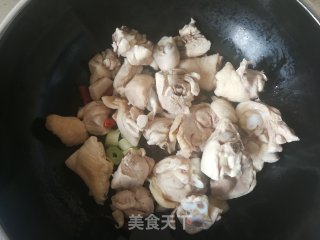 杏鲍菇炖鸡腿的做法步骤：7