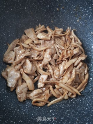 杏鲍菇炒肉的做法步骤：5